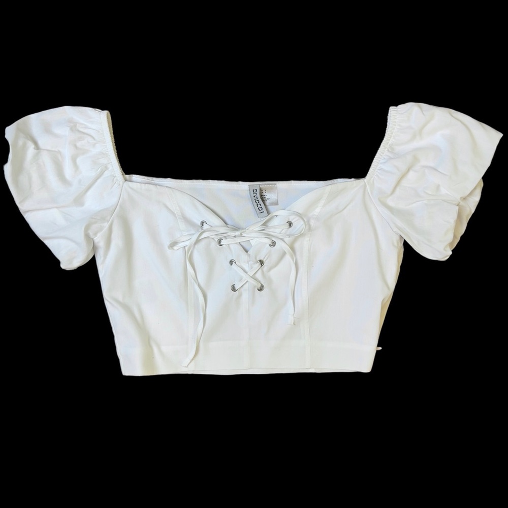NWT cropped top white lace-up puff sleeve top
